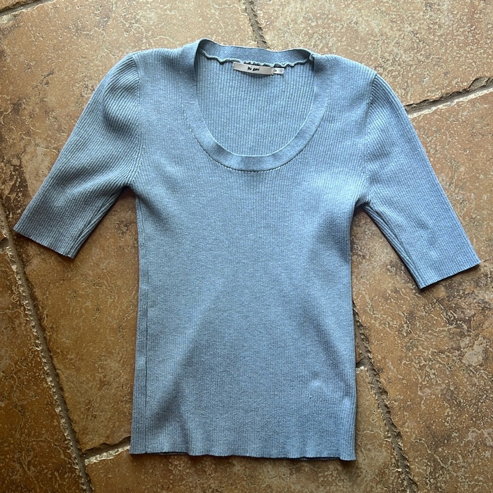 Women’s M fitted grey stretch sweater